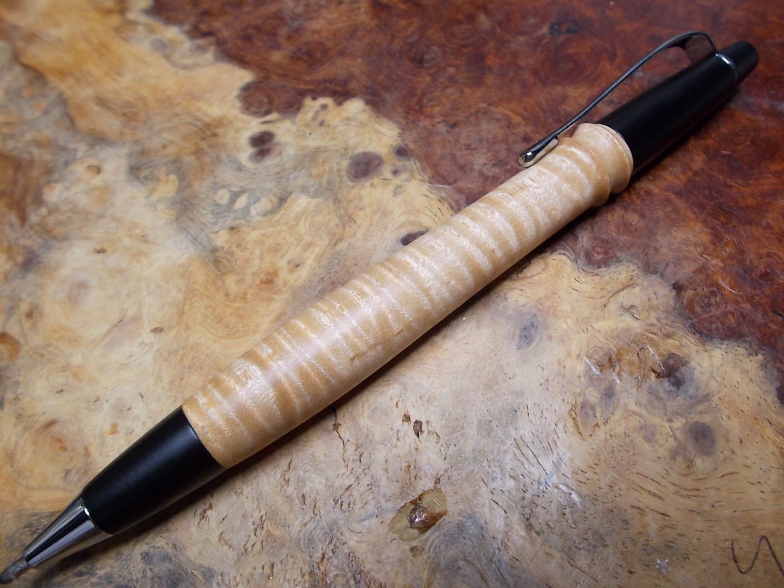 カエデの縮杢　クロスタイプのボールペン！　手作り品　プレゼントに!