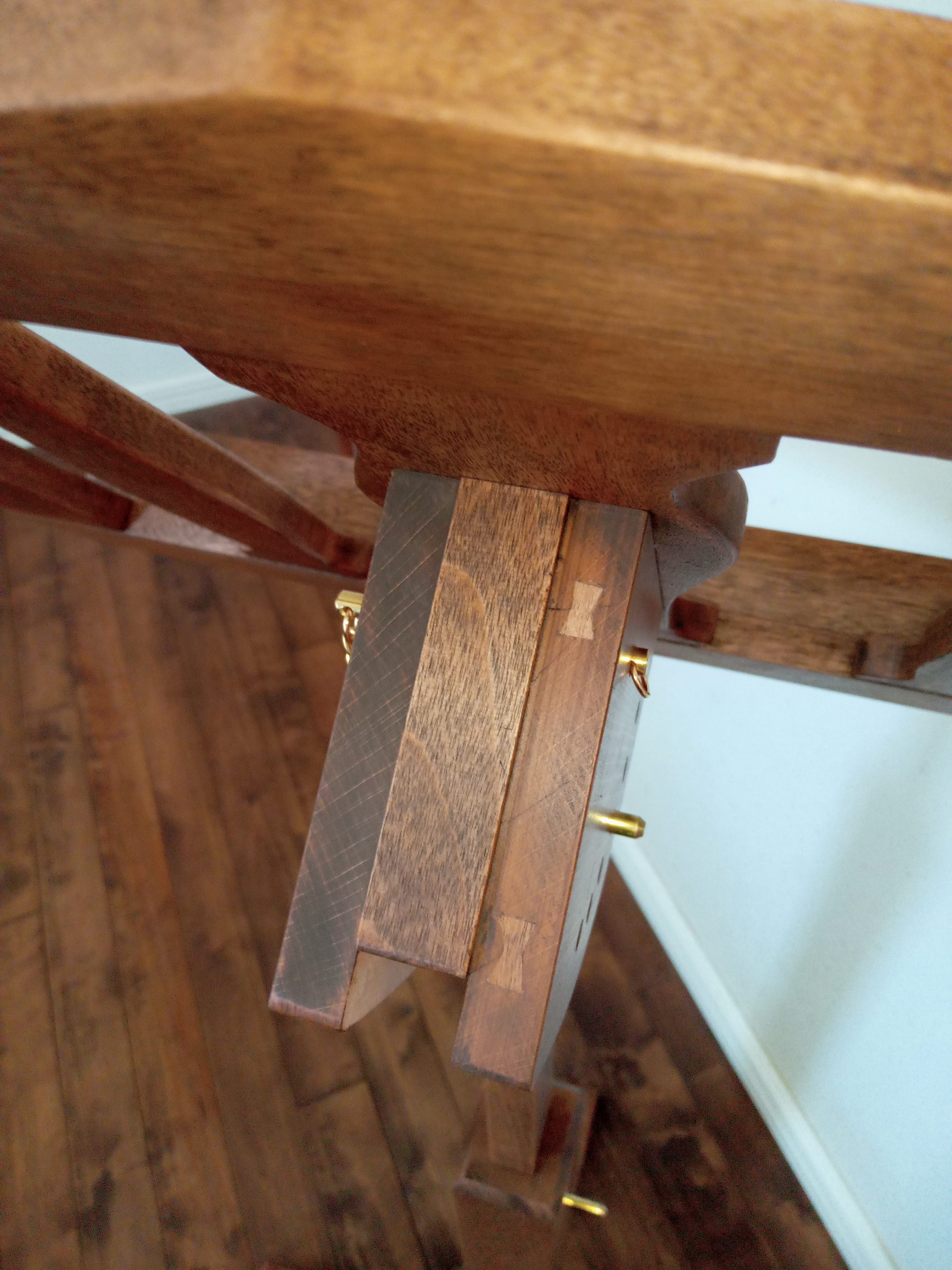 木製譜面台（落葉広葉樹の代表ともいえるブナ無垢材で製作）