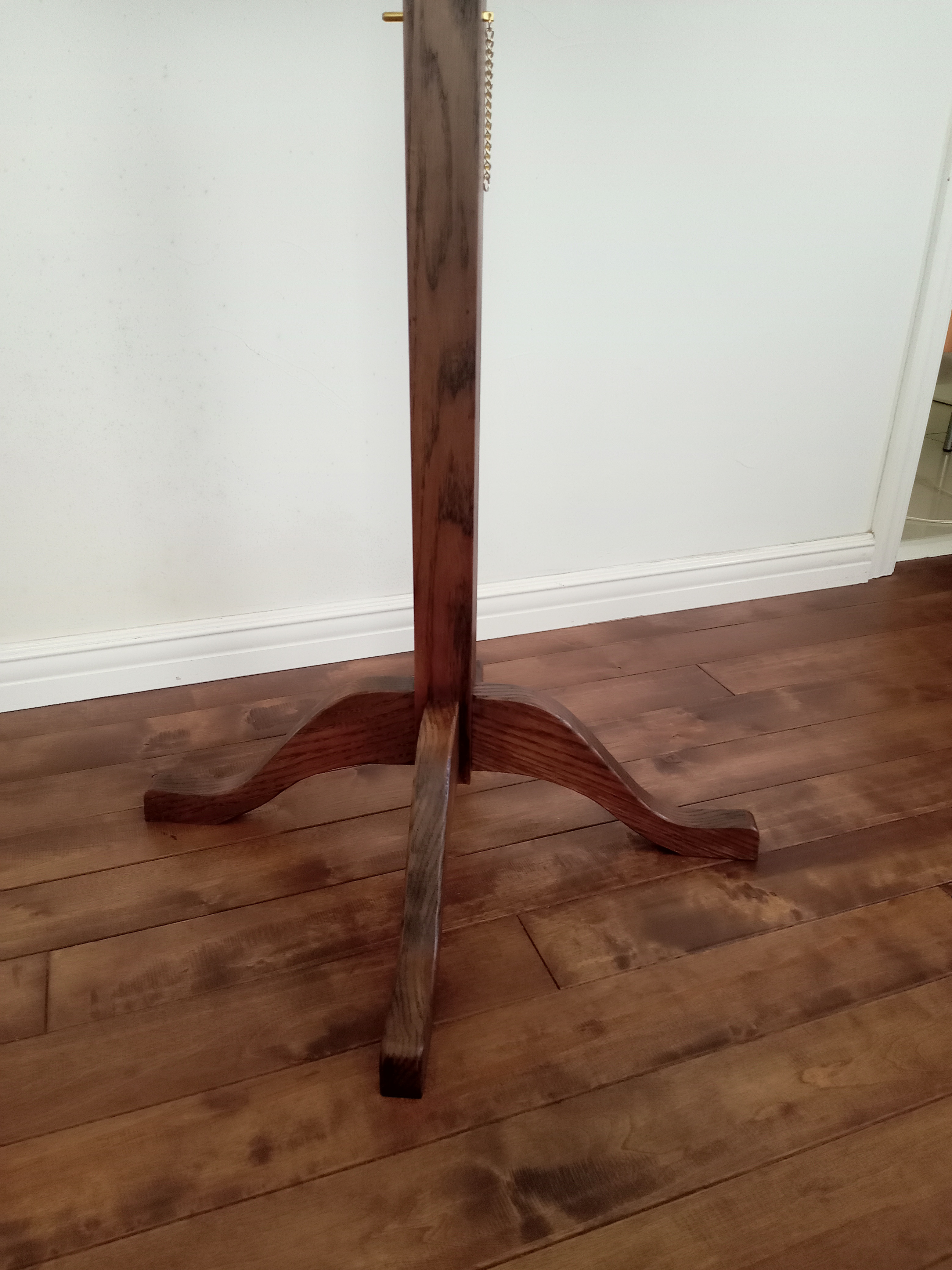 木製譜面台（落葉広葉樹の代表ともいえるブナ無垢材で製作）