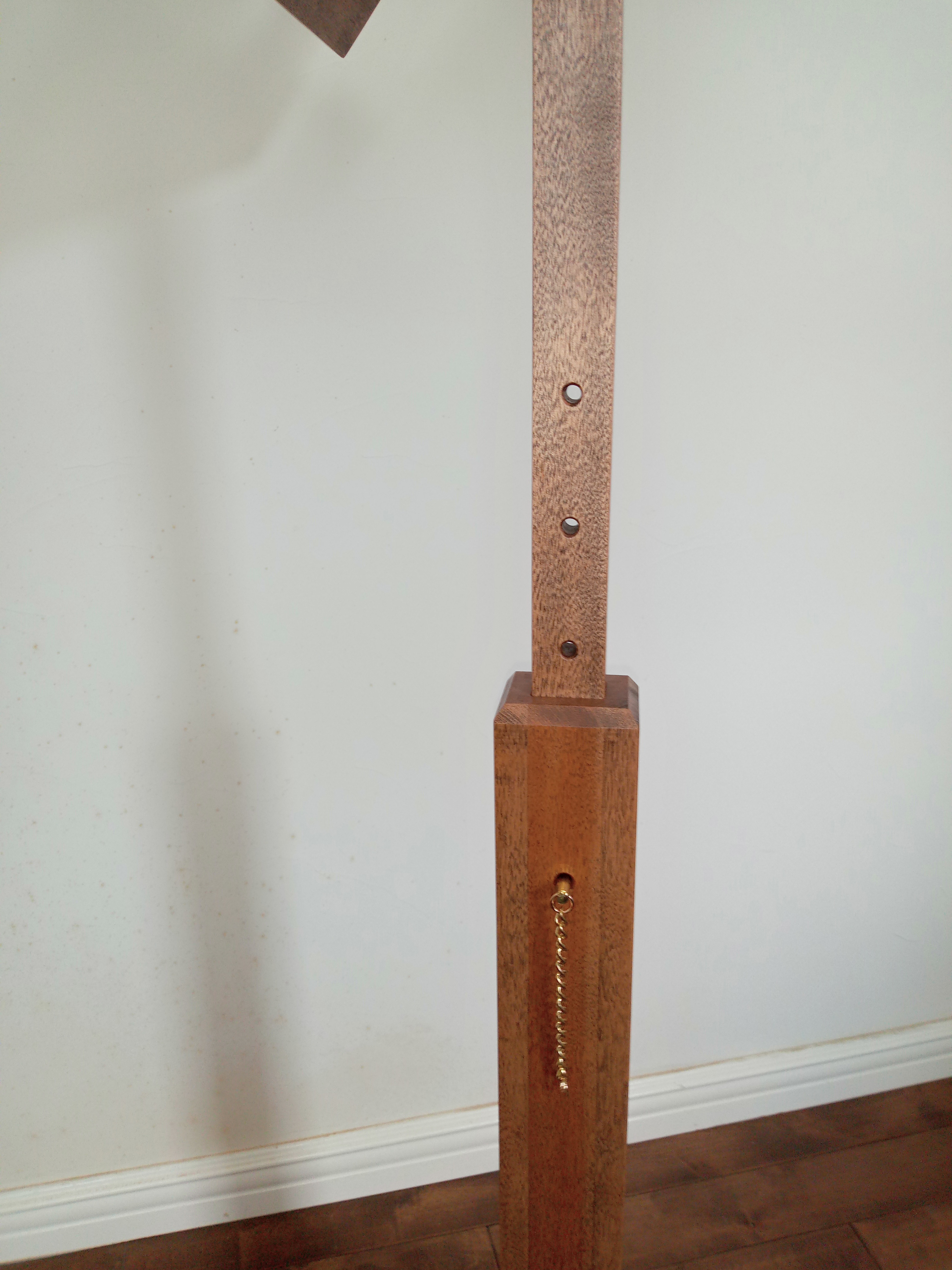 木製譜面台（落葉広葉樹の代表ともいえるブナ無垢材で製作）