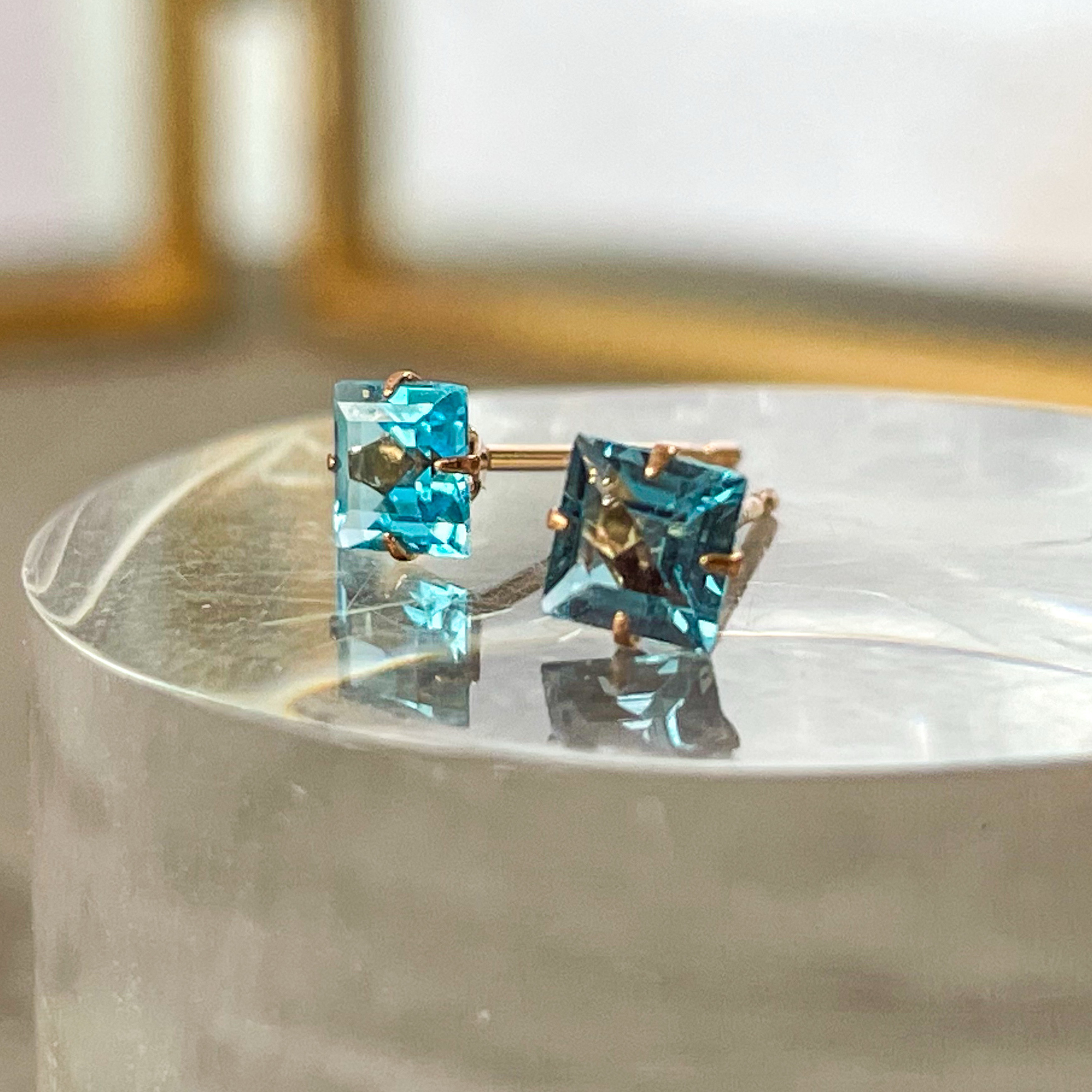Éclat Bleu（エクラ・ブルー）ブルートパーズ ピアス