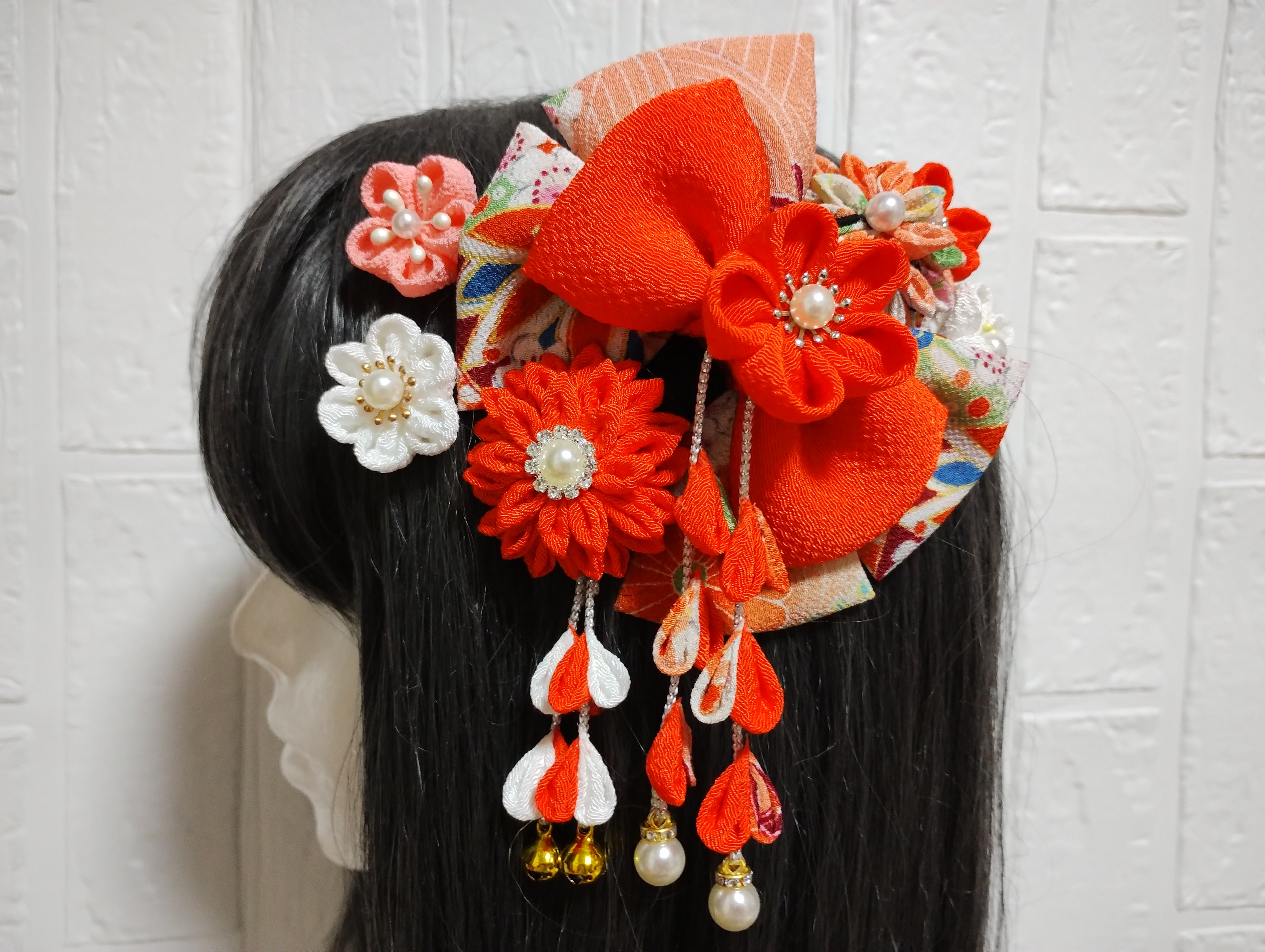 髪飾り　髪飾りオレンジ　リボンオレンジ　成人式髪飾り　卒業式髪飾り　七五三髪飾り　つまみ細工髪飾り 浴衣髪飾り
