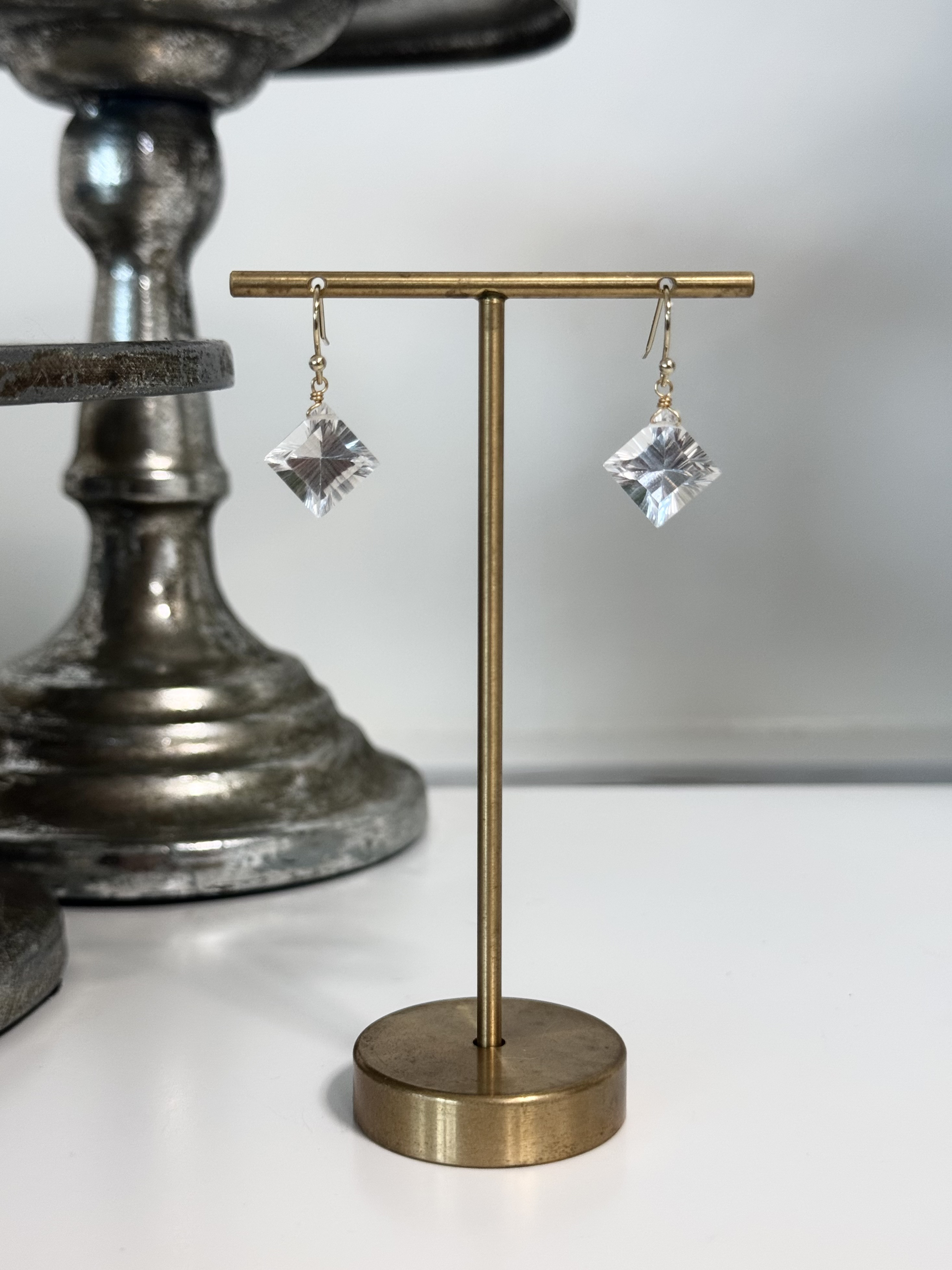 クリスタルクォーツ　水晶のダイヤ　プリンセスカットピアス/金具変更可〈14kgf  K10  K18〉