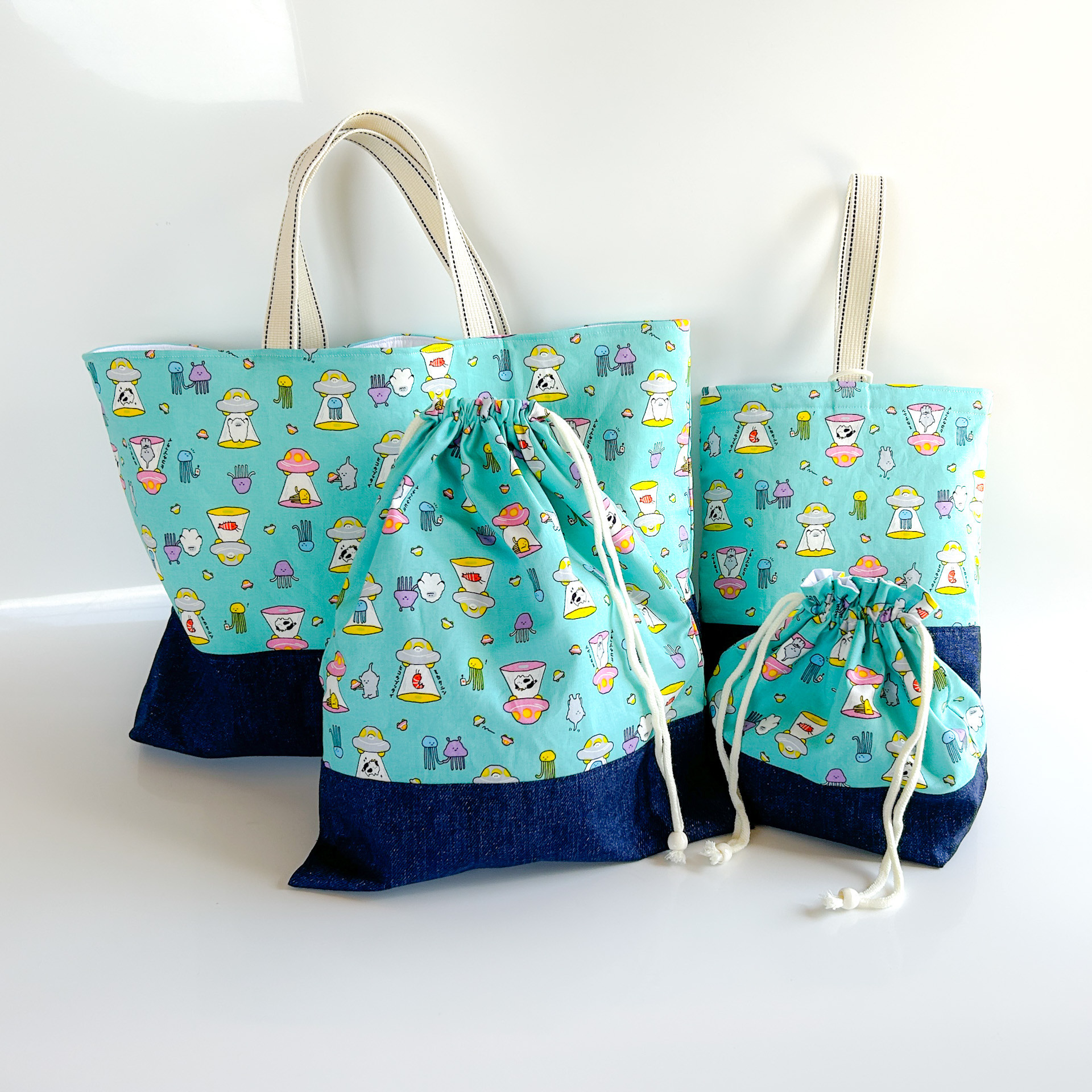 入園入学4点セット【ミカクニンヒコウブッタイ柄】　ターコイズ色　(通園バック、靴入れ、体操着袋、お弁当袋)オーダー・名入
