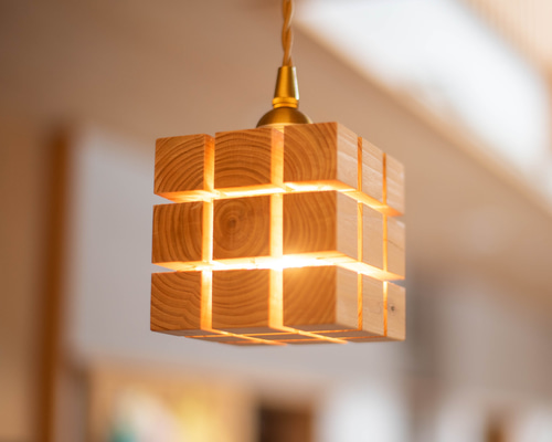 木製　ペンダントライト 立体　キューブ型 桧材から削り出したキューブ型木製ペンダントライト 照明 シーリング
