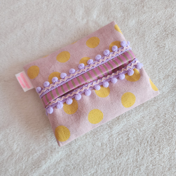 帶有絨球的黃點口袋紙巾盒 第1張的照片