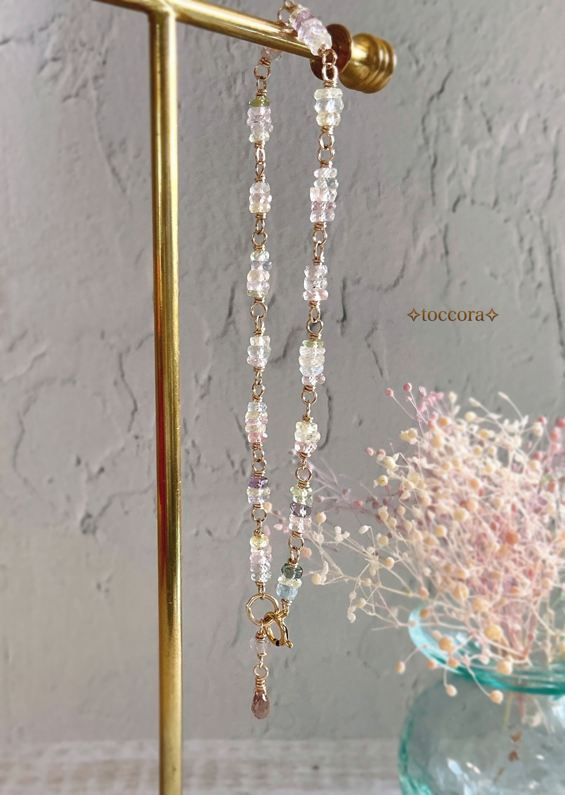 【送料無料】天然石と14kgfꕤ*.ﾟブレスレット〜非加熱サファイアの重なり 淡マルチカラー〜