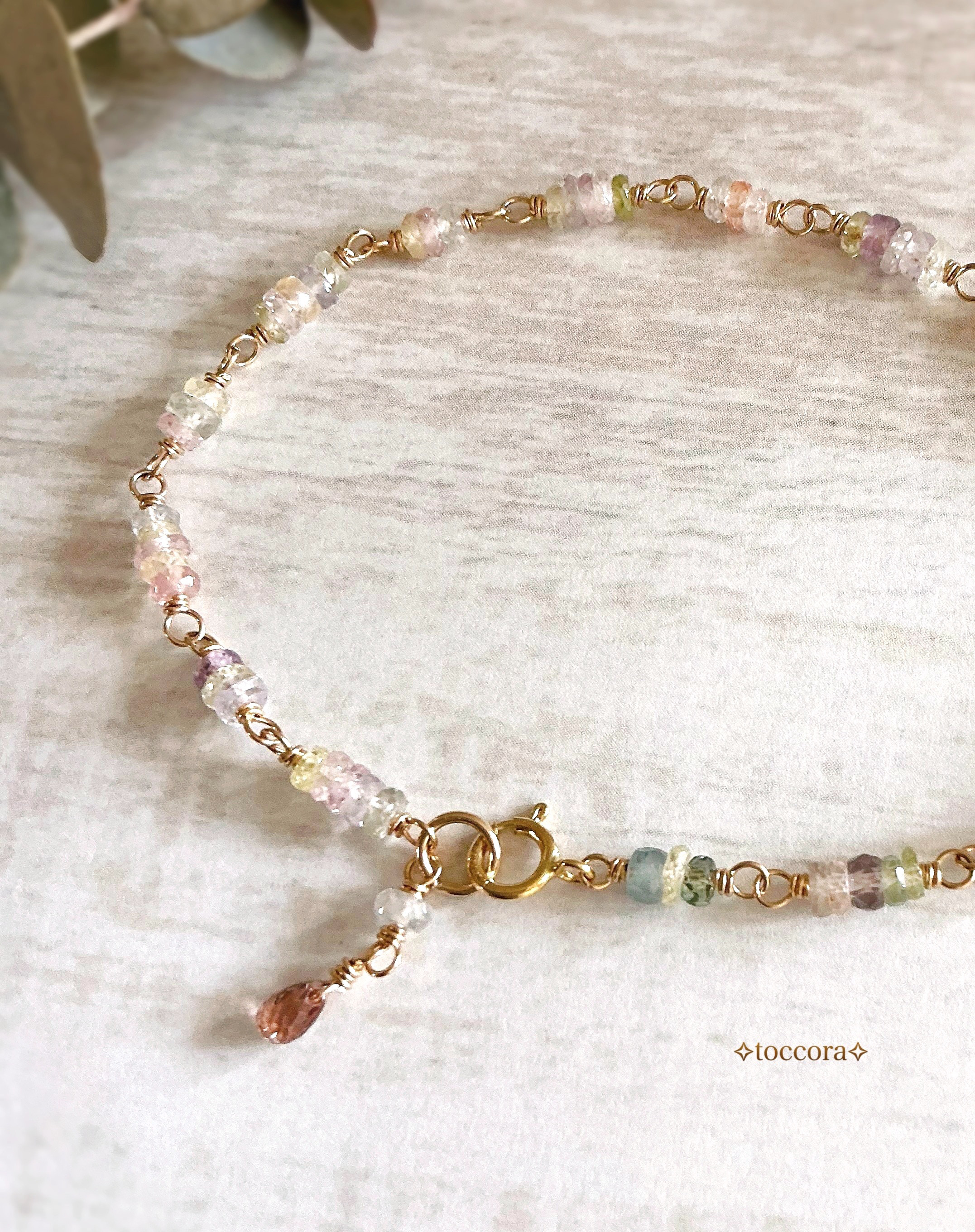 【送料無料】天然石と14kgfꕤ*.ﾟブレスレット〜非加熱サファイアの重なり 淡マルチカラー〜