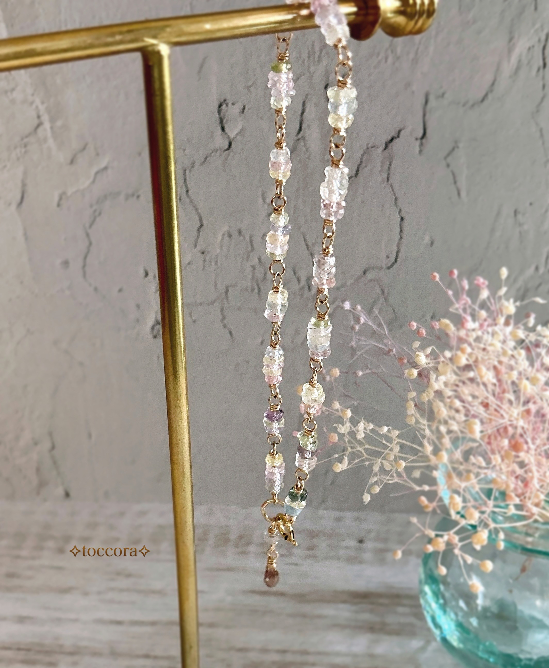 【送料無料】天然石と14kgfꕤ*.ﾟブレスレット〜非加熱サファイアの重なり 淡マルチカラー〜