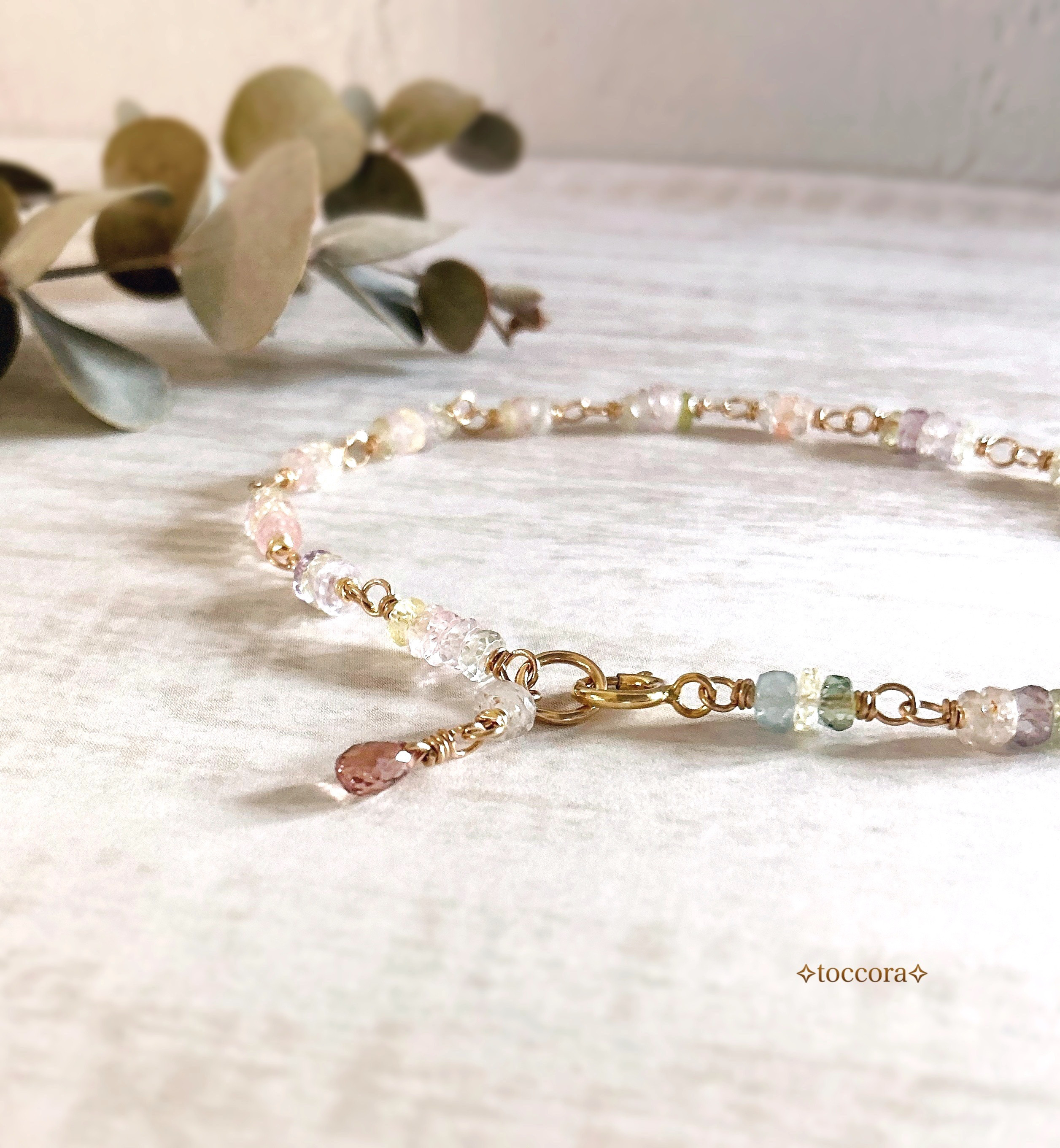 【送料無料】天然石と14kgfꕤ*.ﾟブレスレット〜非加熱サファイアの重なり 淡マルチカラー〜