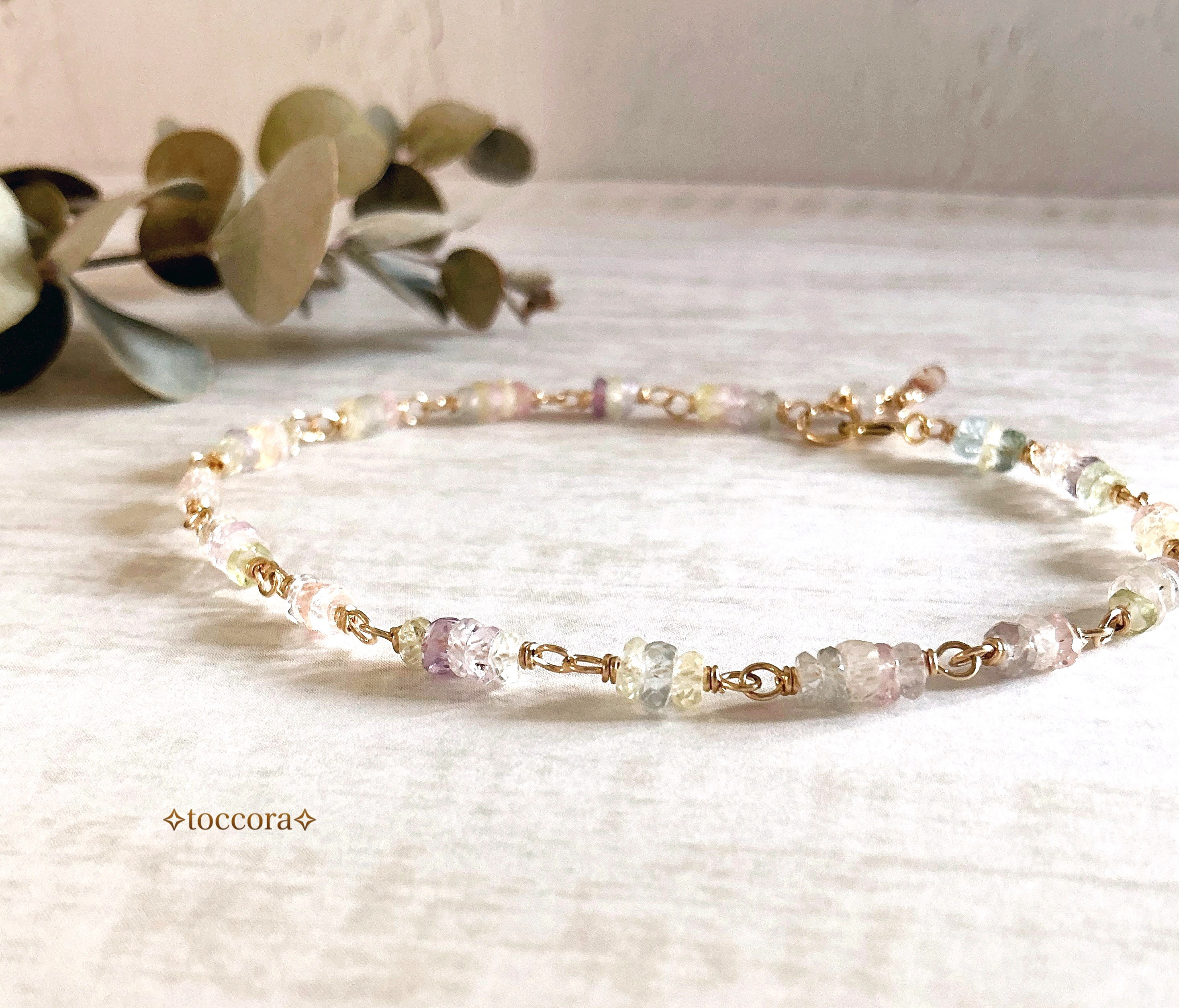 【送料無料】天然石と14kgfꕤ*.ﾟブレスレット〜非加熱サファイアの重なり 淡マルチカラー〜