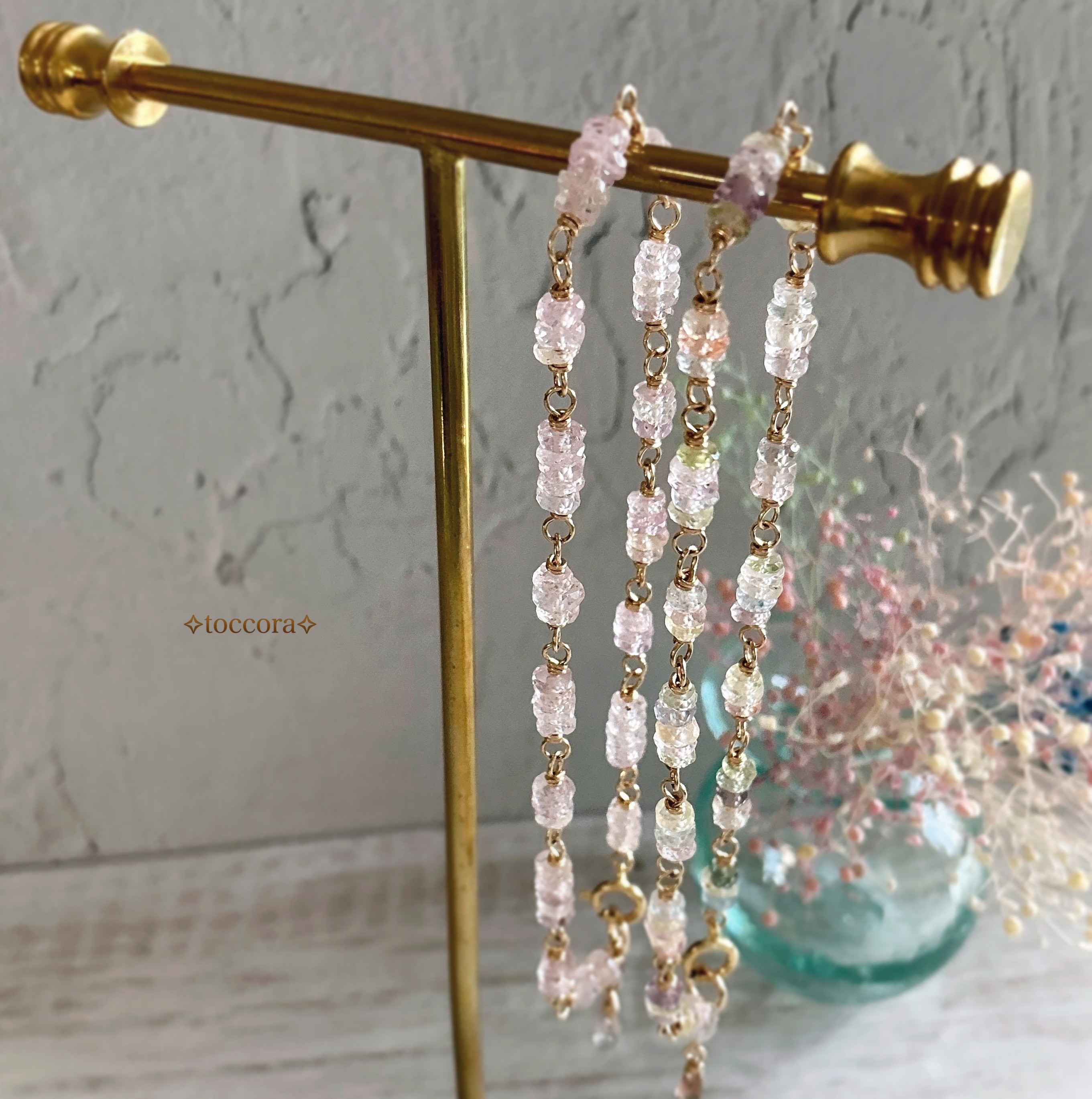 【送料無料】天然石と14kgfꕤ*.ﾟブレスレット〜非加熱サファイアの重なり 淡マルチカラー〜