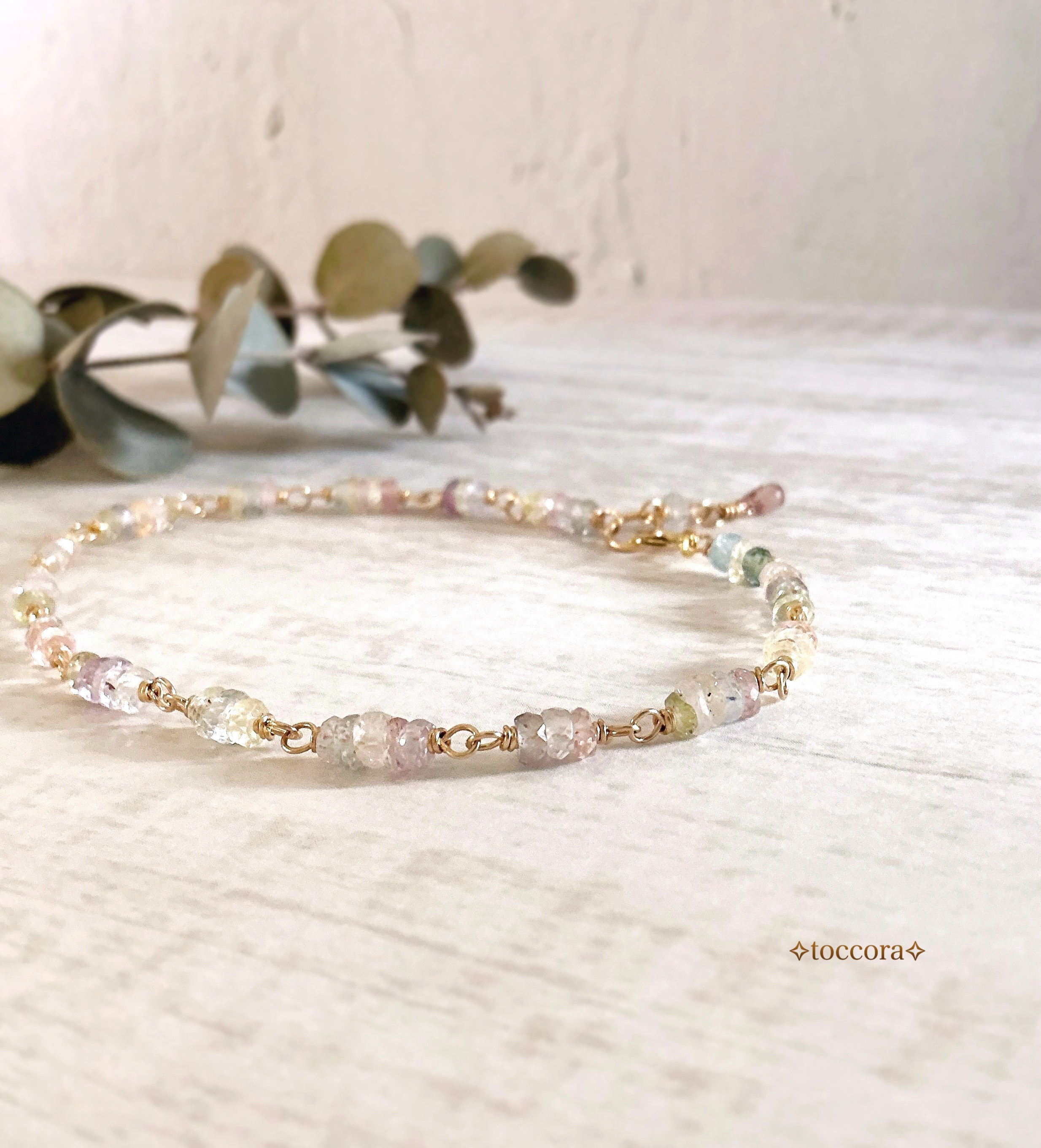 【送料無料】天然石と14kgfꕤ*.ﾟブレスレット〜非加熱サファイアの重なり 淡マルチカラー〜