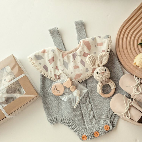 ⚘‪ 男女OK 出産祝い Blommor 選べる雑貨 スタイ 新生児 名入れ 刻印‬