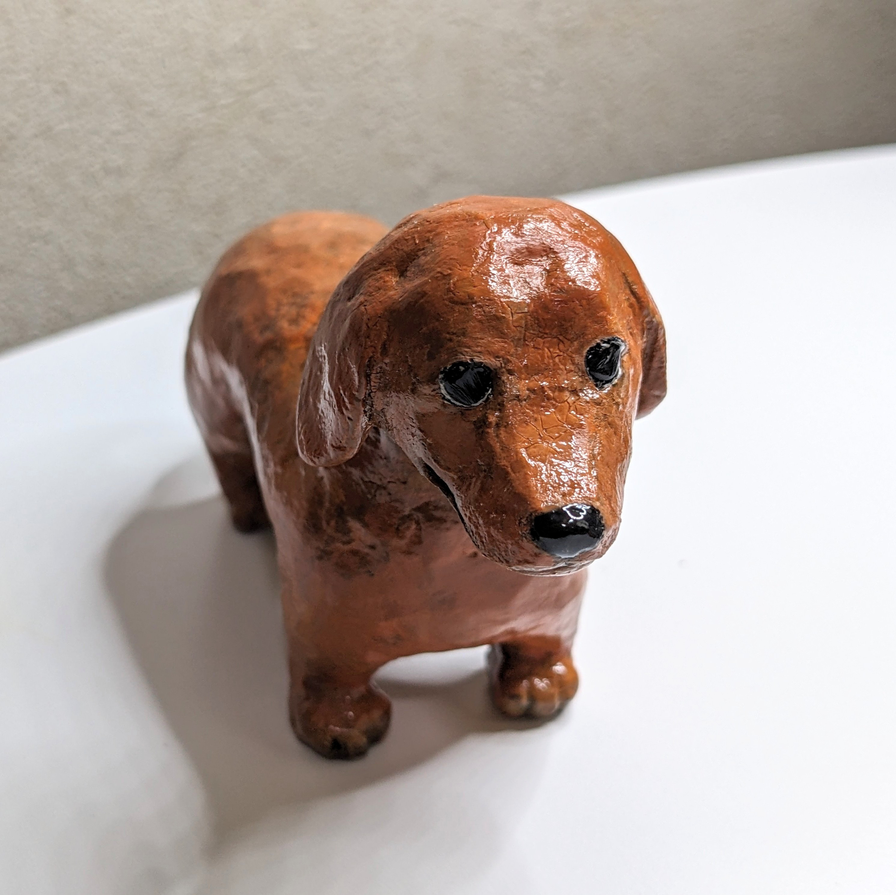 小さなダックスの置き物