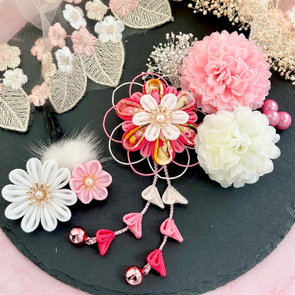 七五三 髪飾り 3歳 7歳 753 つまみ細工 浴衣 着物 小物 鈴 白 ピンク キッズ 子ども 1枚目の画像