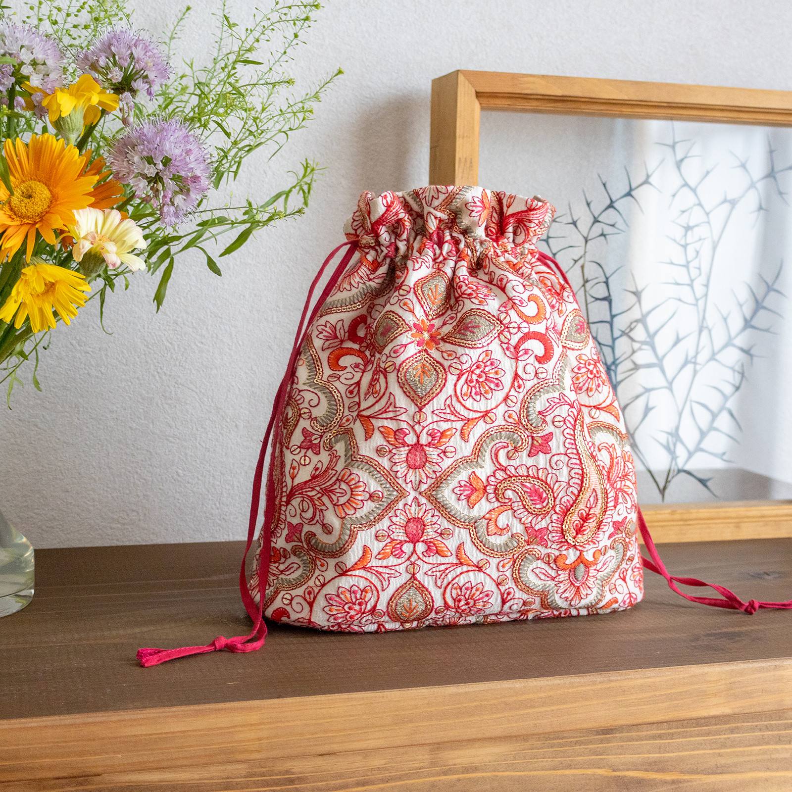 【特集掲載】おでかけにぴったり　インドスパンコール刺繍生地巾着バッグ