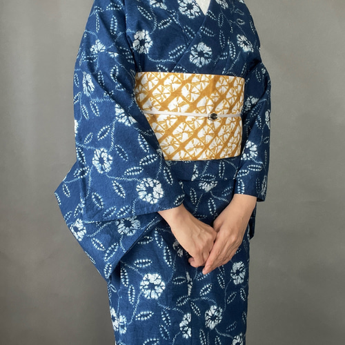 絞り風藍色花柄着物 着物 花鹿 kajika 通販 19657332｜Creema(クリーマ