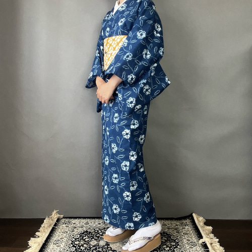 絞り風藍色花柄着物 着物 花鹿 kajika 通販 19657332｜Creema(クリーマ