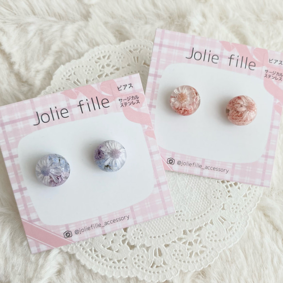 【コーラルピンク】スターフラワーとかすみ草の一粒ピアス 1枚目の画像