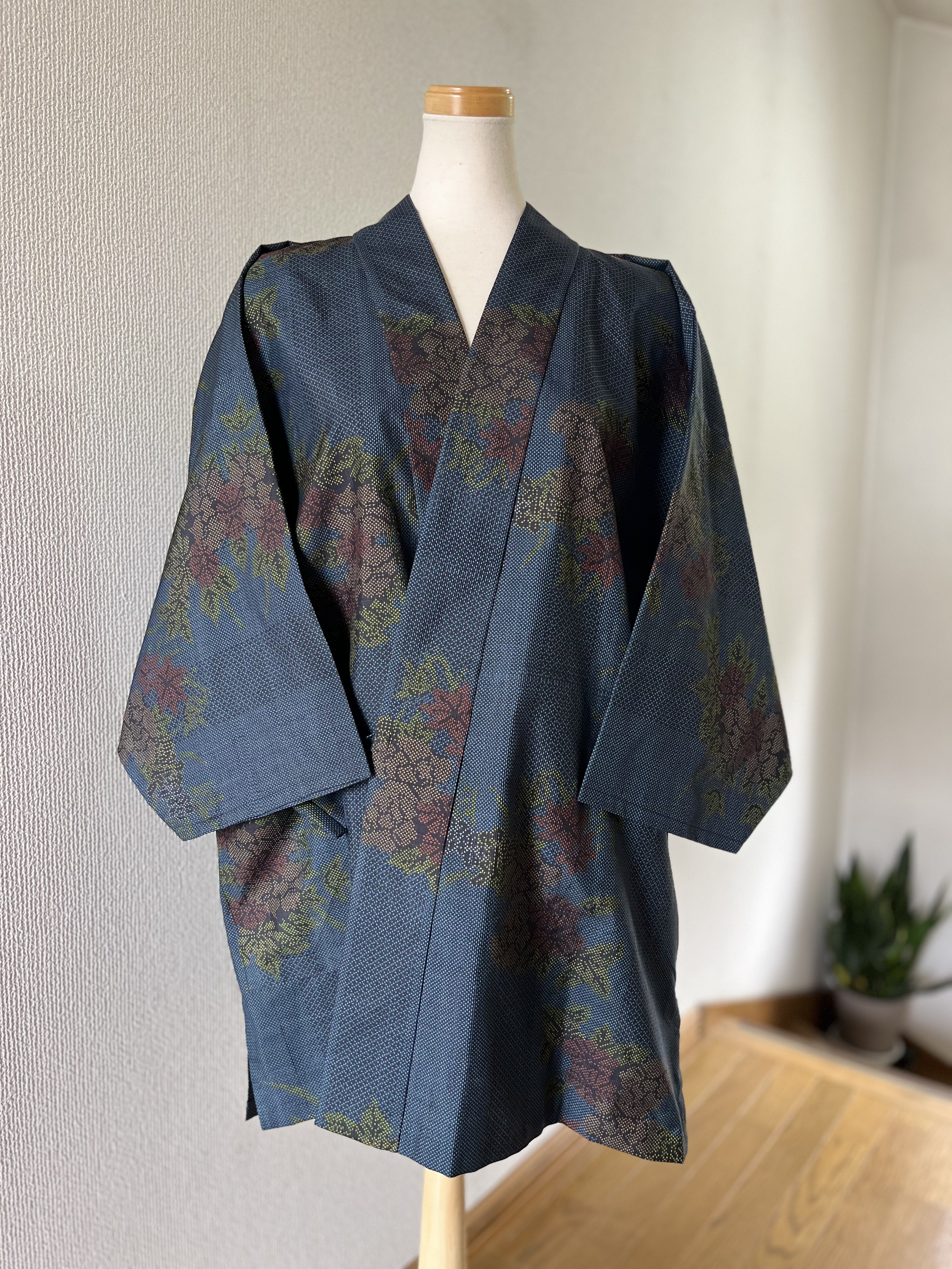 大島紬　作務衣　着物リメイクファッション　現品限り　シルク　華柄　大人女子和のお洒落上衣