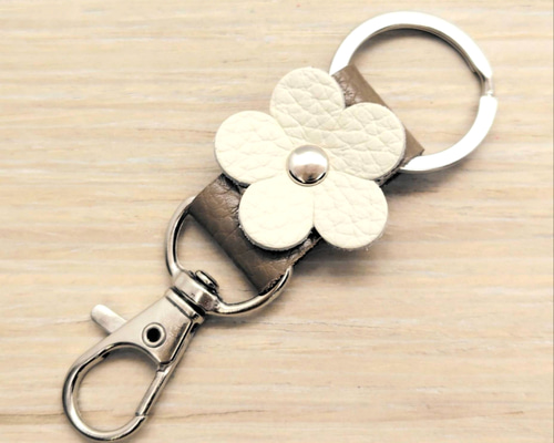 小さい キーホルダー 8cm【ホワイト系花】 チャーム 革 レザー 牛革