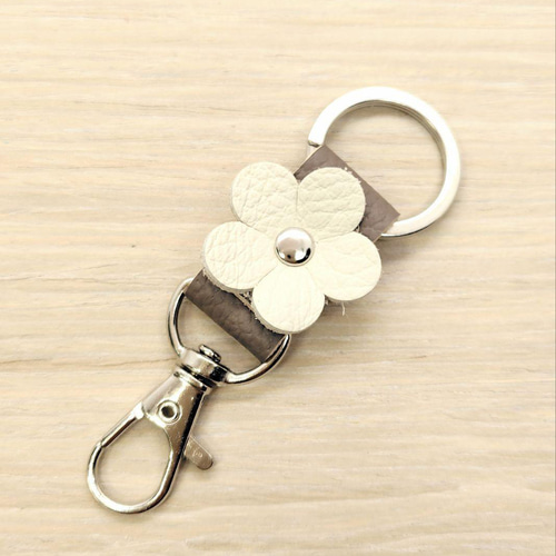 ハンドメイド  キーホルダー b70b104f07b4124b34ba1184542b7a