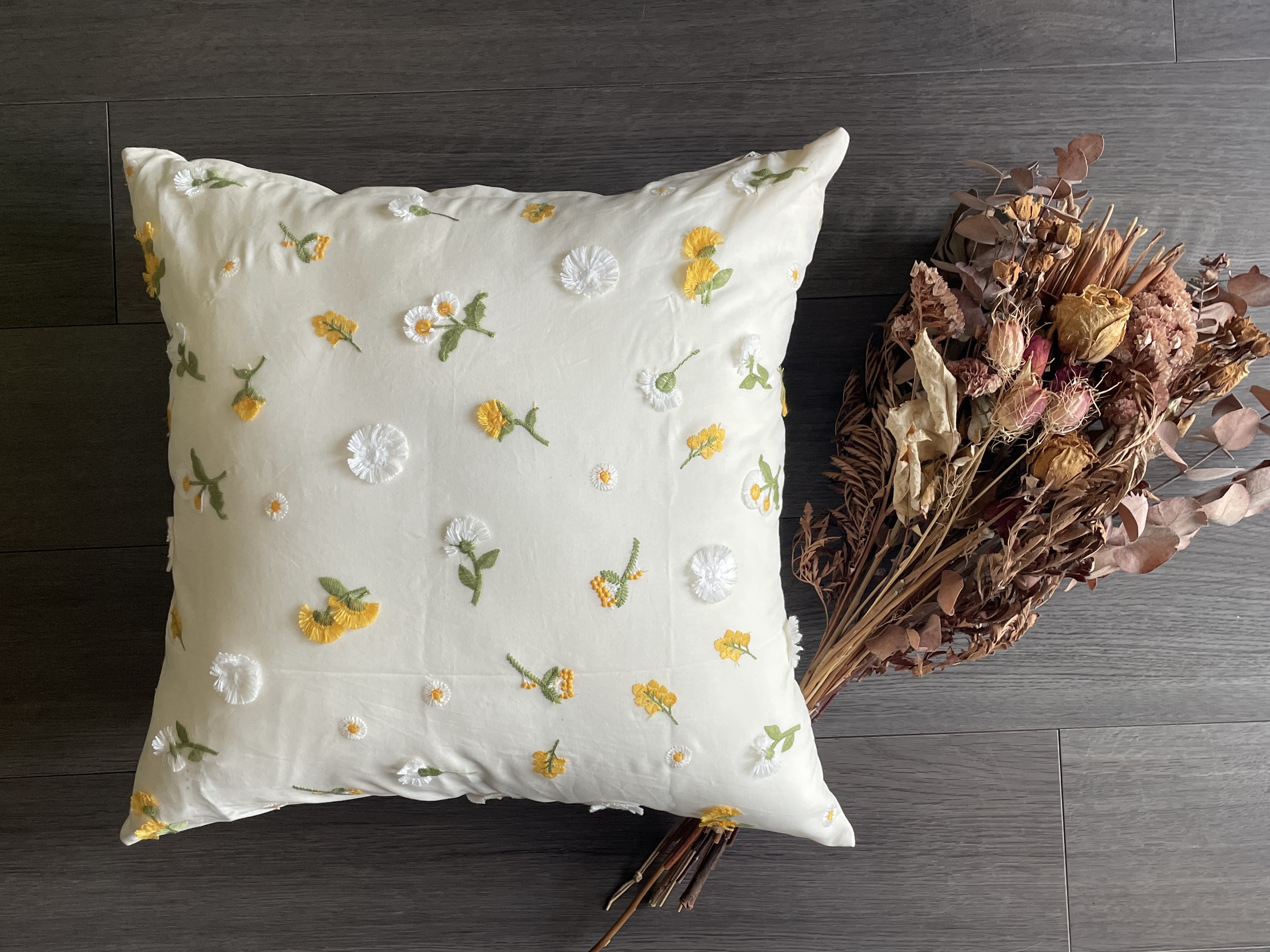 Finch Morgan 花柄 刺繍 & タッセル クッションカバー