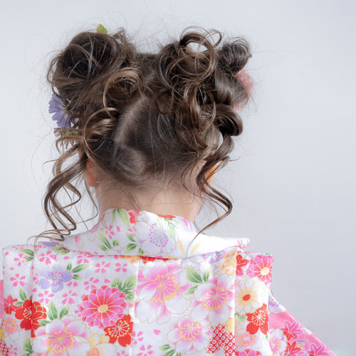 七五三3歳/7歳髪飾りP】人気の髪型お団子ツインヘアアレンジ/小学生
