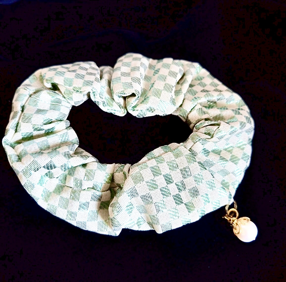 華やか和風シュシュ淡水パール付き❀西陣織ベージュ色地に翡翠市松模様　S39