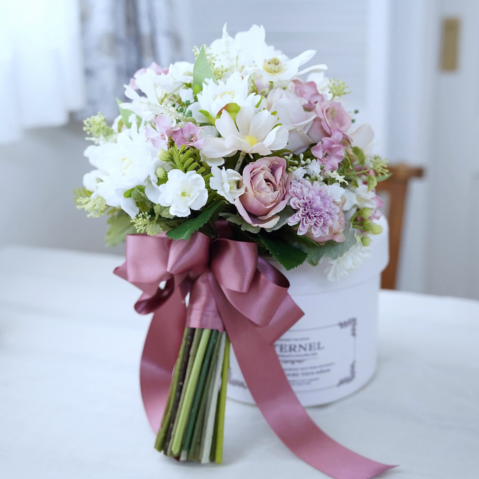 コスモスのピンクホワイトブーケ