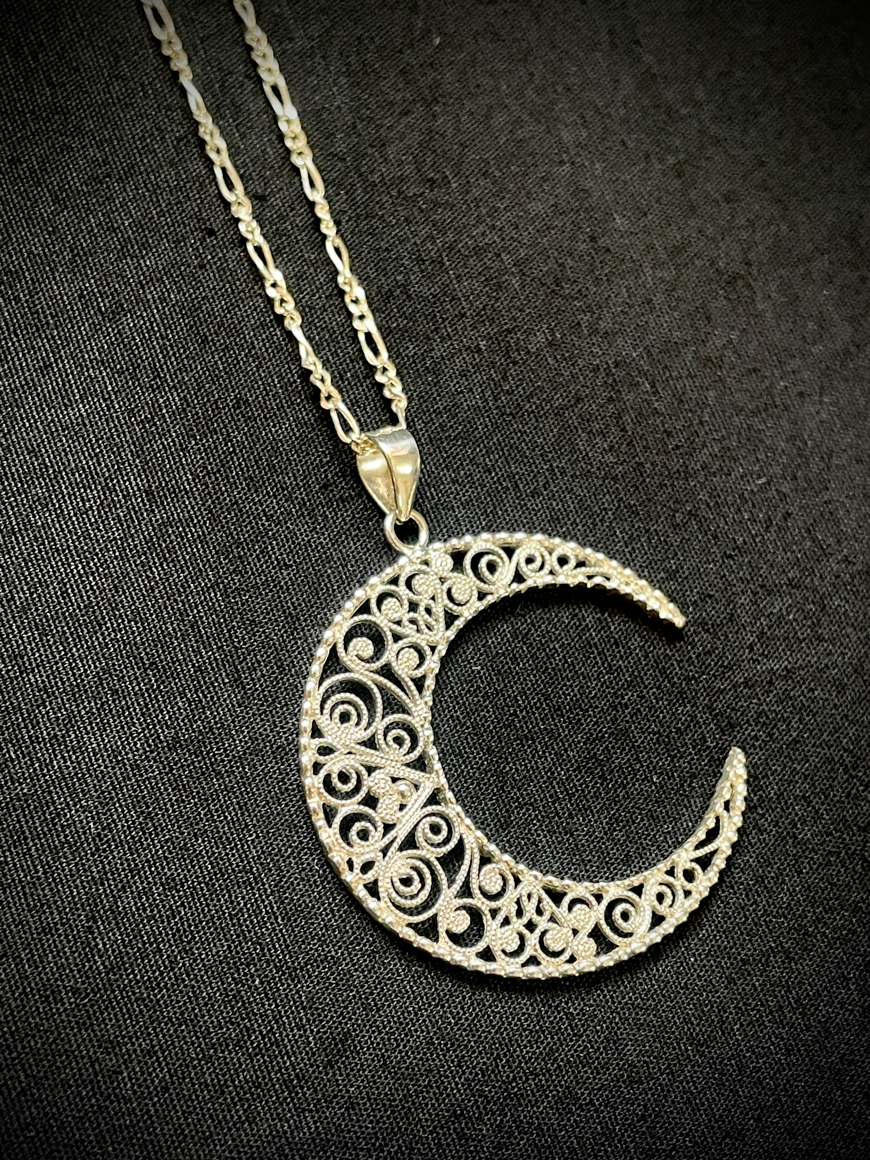 大ぶりMOONのシルバーペンダント