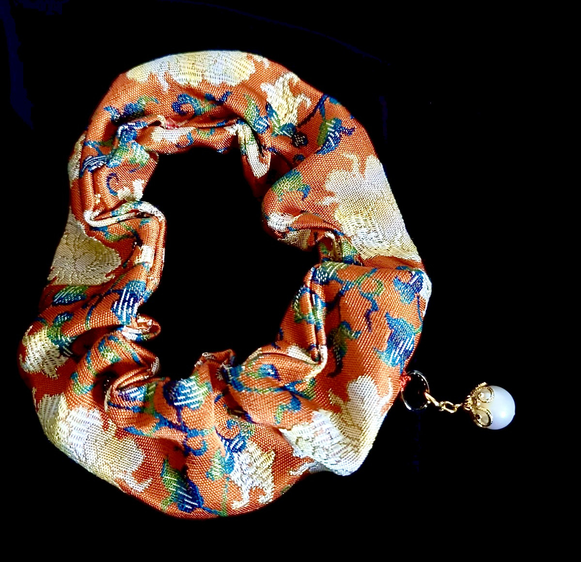 華やか和風シュシュ淡水パール付き❀西陣織　煉瓦色地に花唐草文様　S41