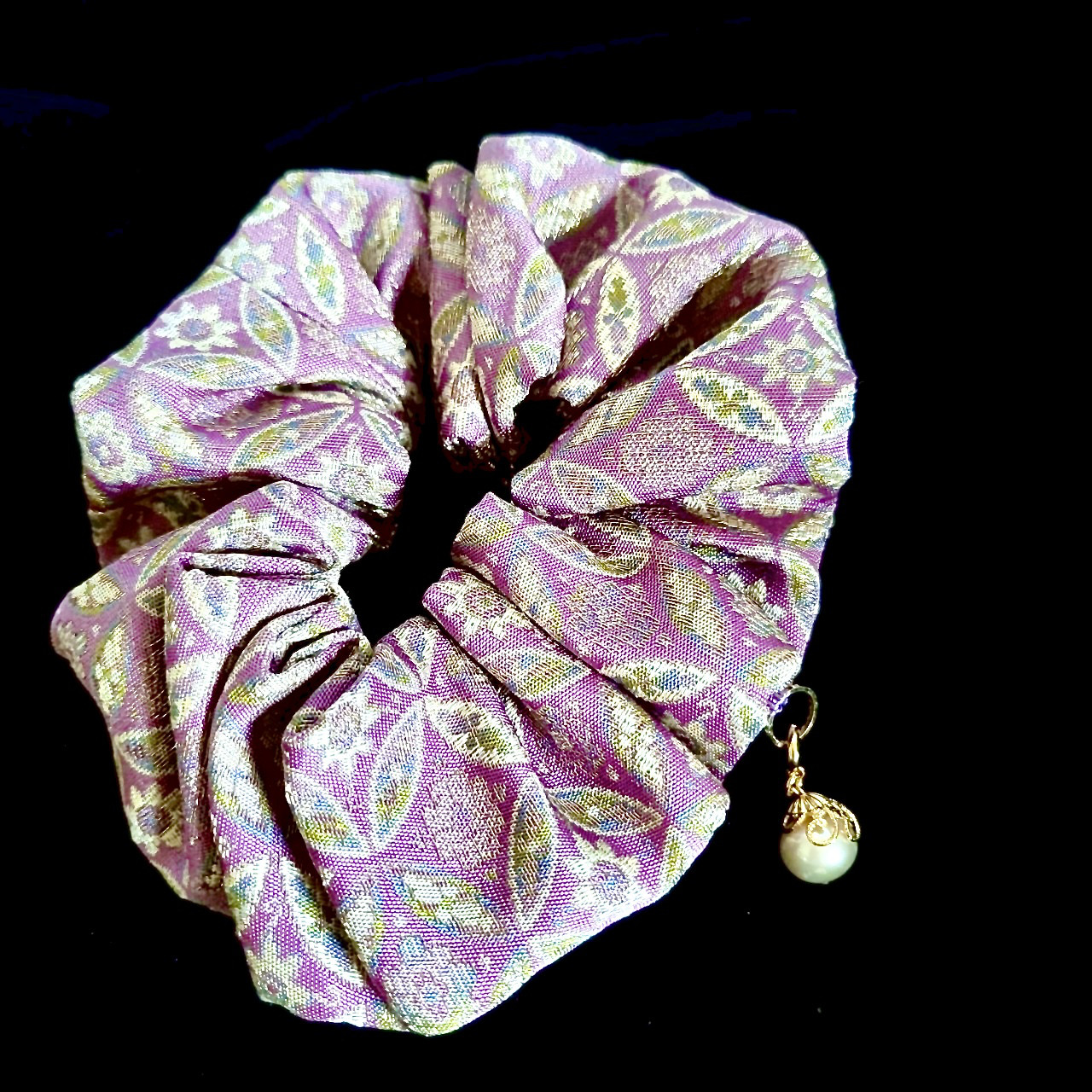 華やか和風シュシュ淡水パール付き❀西陣織　紫色地に花七宝文様　S44