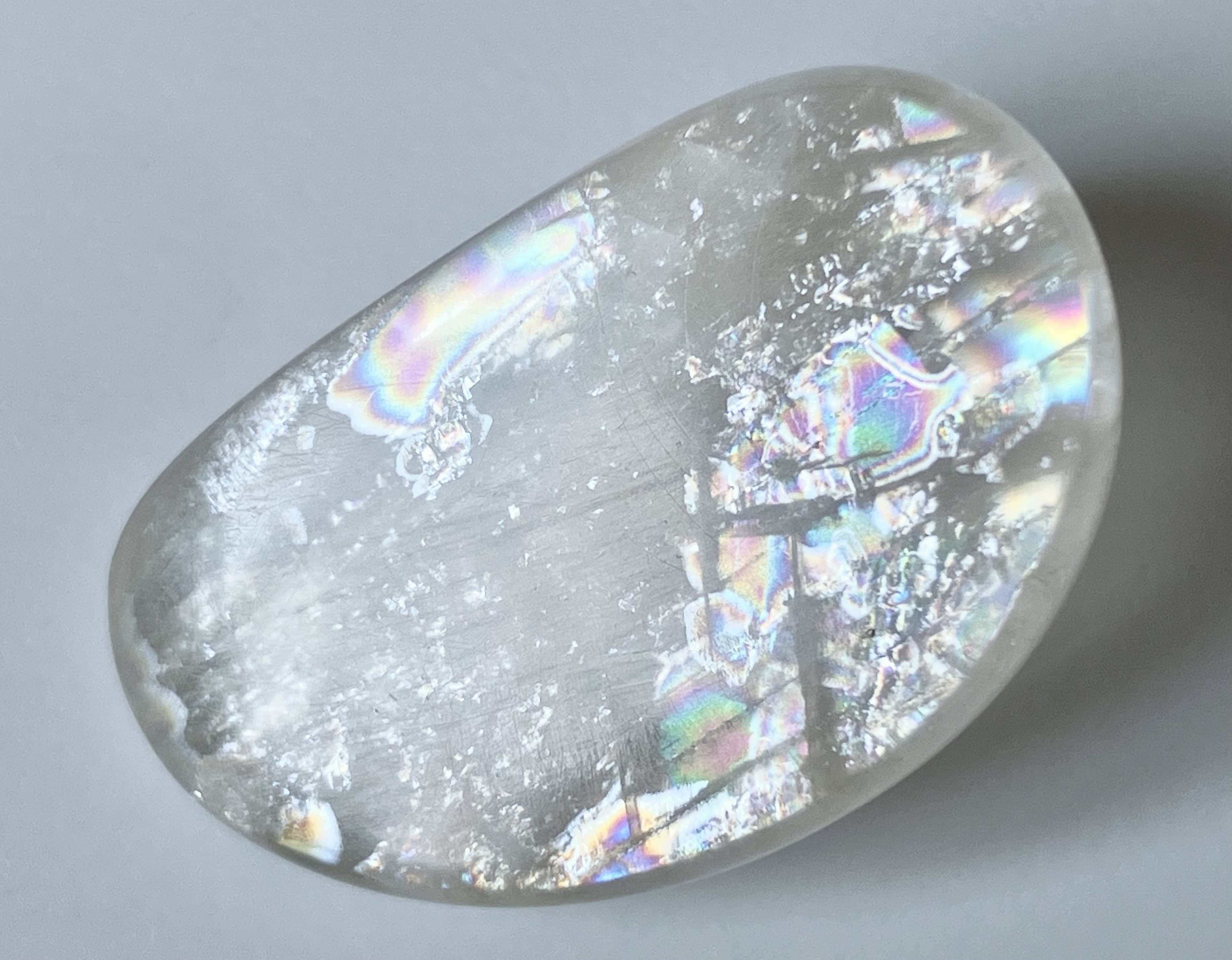 タンザニア産　フェルスパー　ムーンストーンブルーシラー　レインボー入り　磨き石　③