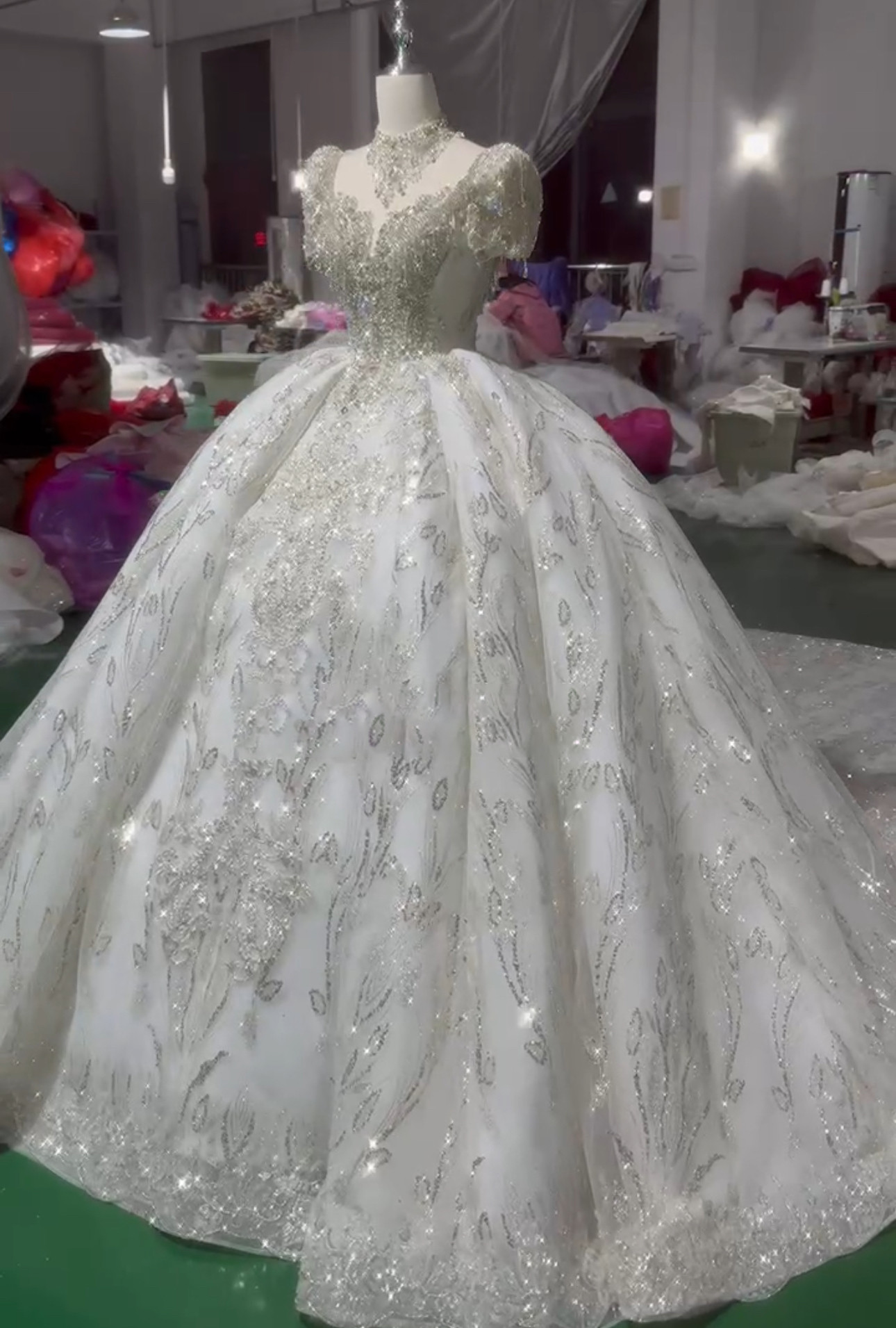 韓国風　ラメ入り目立つ　抜群　大人気ウェディングドレスパーティー　半袖　可愛い　おしゃれ花嫁サイズオーダーロングトレーン