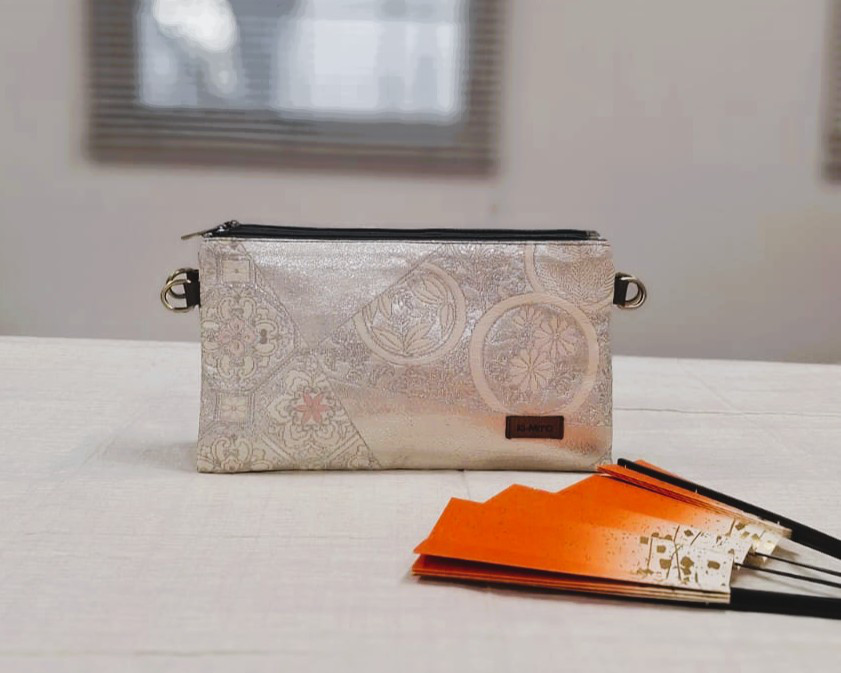 【送料無料】【一点物】帯から生まれた和モダンポーチ　トゥップTUP　2WAY仕様　ショルダーにも　着物リメイク　華文