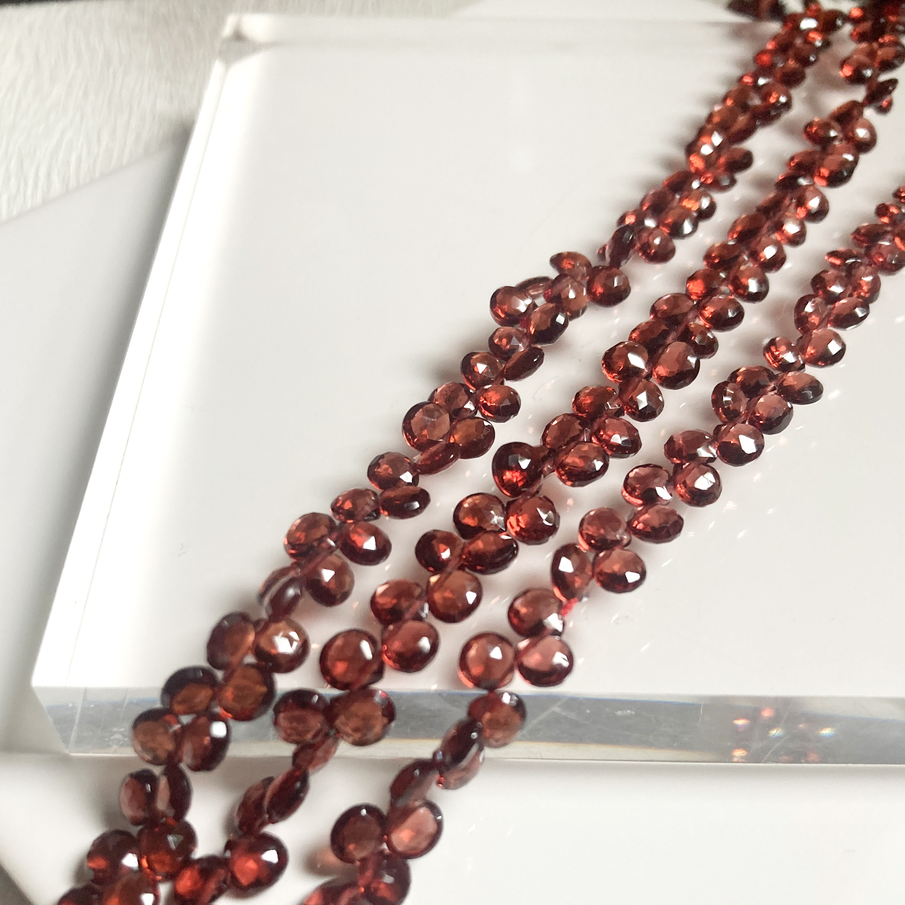 【天然石】ガーネット マロンカット横穴 ワインレッド  4~4.5×4~4.5×1.5~2.0ｍｍ  1本