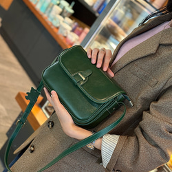 バッグ女性斜めショルダーバッグ2025秋の新型の潮の真皮の女性