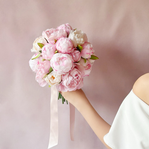 春婚に大人気！コロンと可愛いピオニーラウンドウェディングブーケ