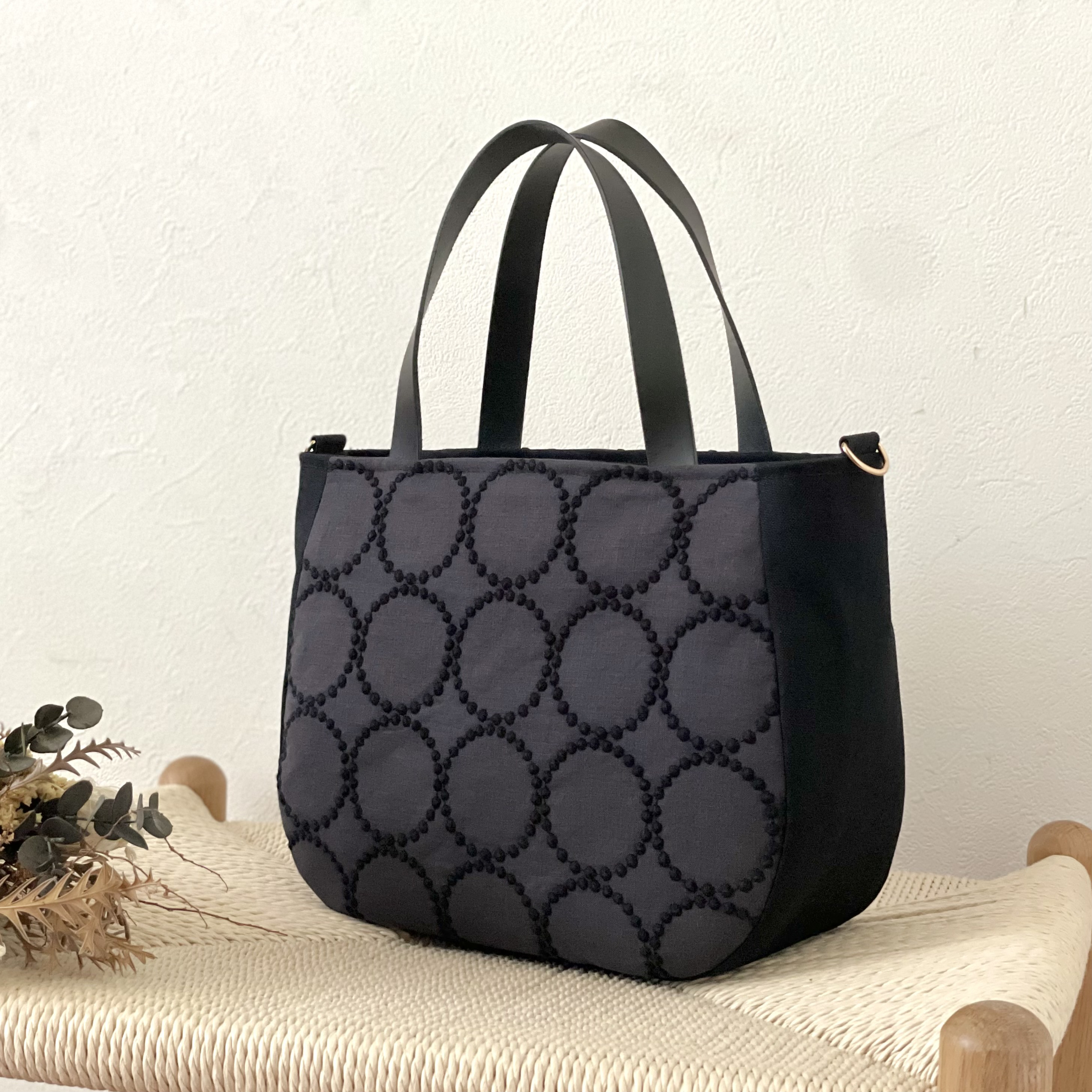 ⚮̈ミナペルホネン　mottoかくれんぼトート　tambourine チャコール