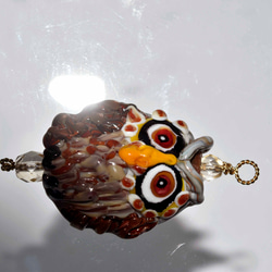 コンちゃん専用　フクロウのトンボ玉　ガラスのジュエリー　ペンダントトップ（11770-500）作家物一点物 4枚目の画像