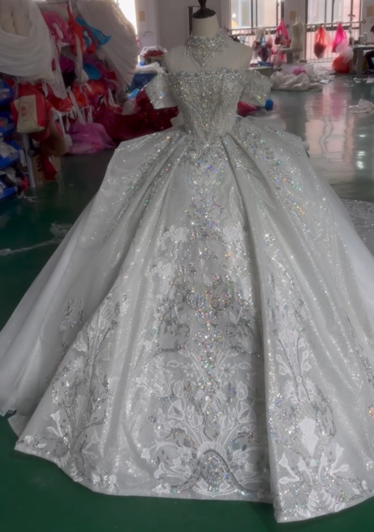 最新品位　オフショルダー　シルバー　フランスレース　キラキラグッリタースカート　ウェディングドレス2の腕カバーネックレス 52,788円