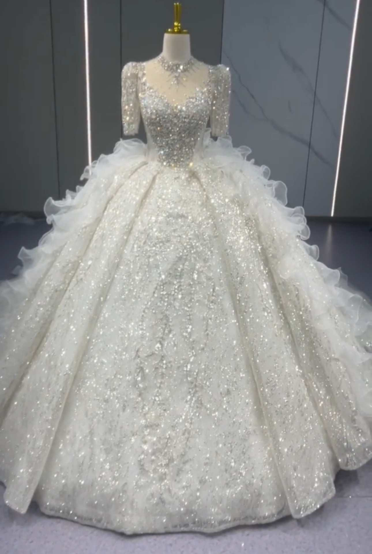 お買い得　半袖　韓国風　ビジュー　キラキラ　ギャザー　ラッフルスカート　大人気ウェディングドレス　美品披露宴挙式花嫁二次