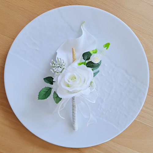 ホワイトカラーリリーとローズのウェディングブーケ&ブートニア