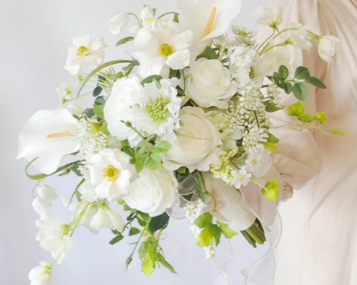 ホワイトカラーリリーとローズのウェディングブーケ&ブートニア