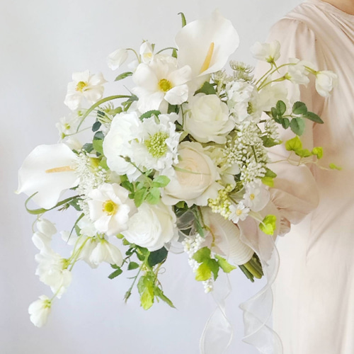 ホワイトカラーリリーとローズのウェディングブーケ&ブートニア