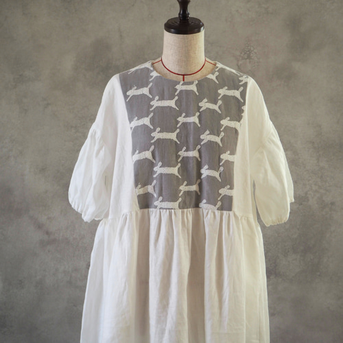 美品　ミナペルホネン　run run run ワンピース 8/5発売】1点もの ｜ミナペルホネン runrunrun うさぎ刺繍 × 白