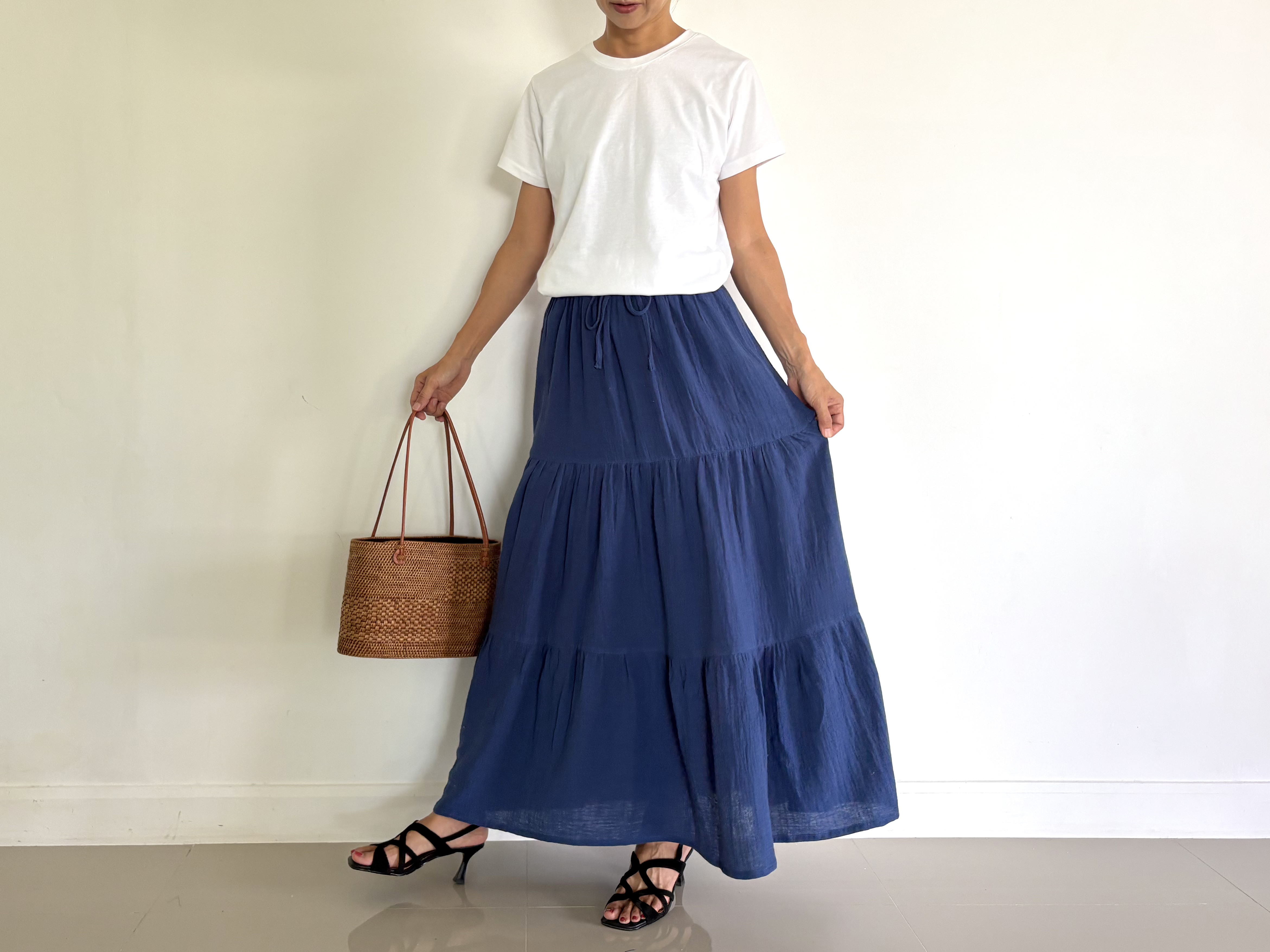ダブルガーゼで“ふんわり軽やか“。大人の三段ギャザースカート。歩く度に柔らかく揺れる上品さ。