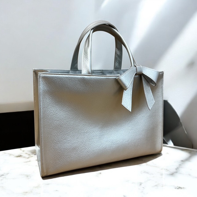 【日本製】本革シュリンクレザー A4対応トート 軽量約650ｇ 取外し可能リボン付き シルバーメタリック